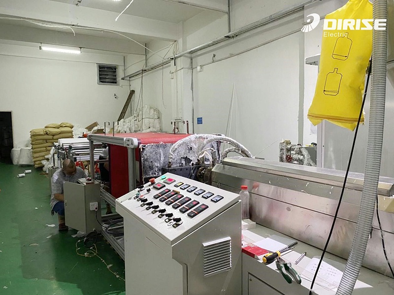 德瑞斯-熔噴布設(shè)備擠出機(jī)變頻器應(yīng)用案例-現(xiàn)場圖片2